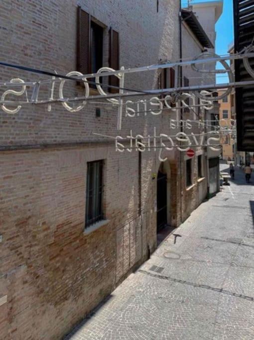 Appartamento Centro Storico Nuovo E Ristrutturato Pesaro Exterior foto